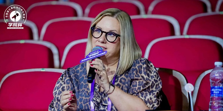 Kari Bleivik on judging panel for pop vocal competition in China