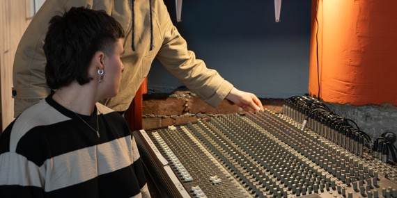 Alumni in studio